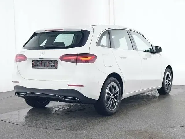 Gebraucht Mercedes B250 Progressive 163 PS (119 kW) 2023 Weiß Kleinwagen