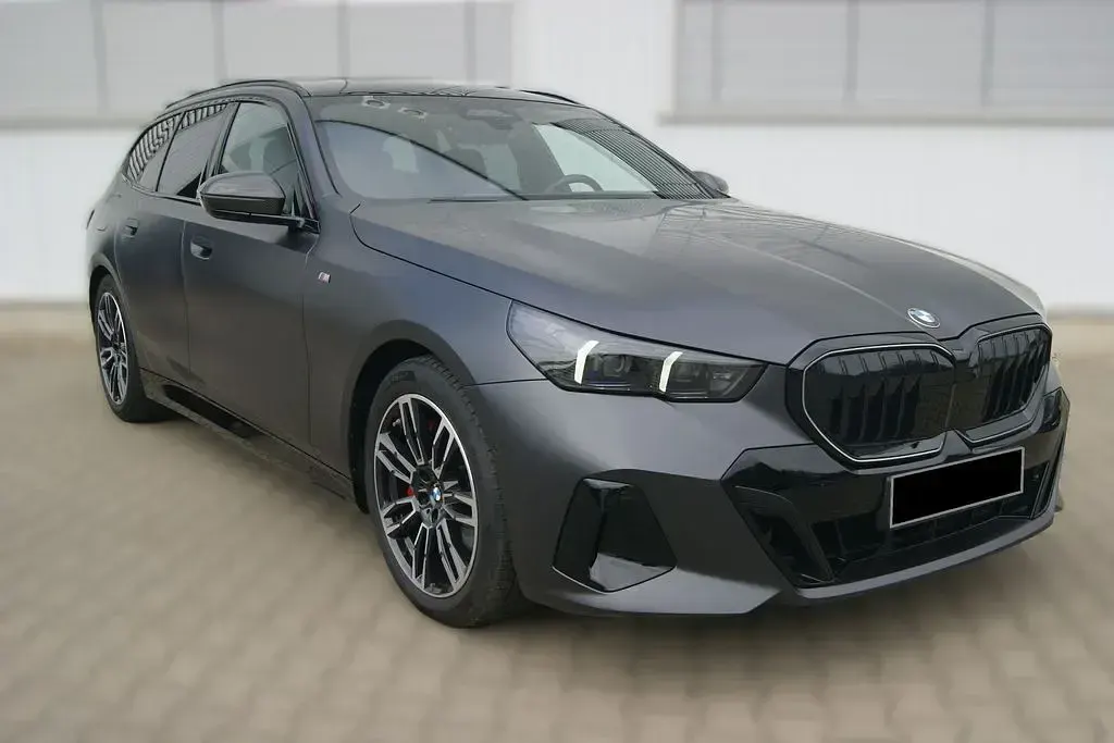 Gebraucht BMW 540 Sport Line 303 PS (222 kW) 2025 Grau Limousine