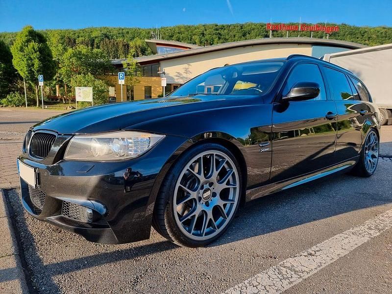 Schwarz Gebraucht 2012 BMW 330 M Sport Kombi | 12.500 € (Fairer Preis) - Bild 1/4