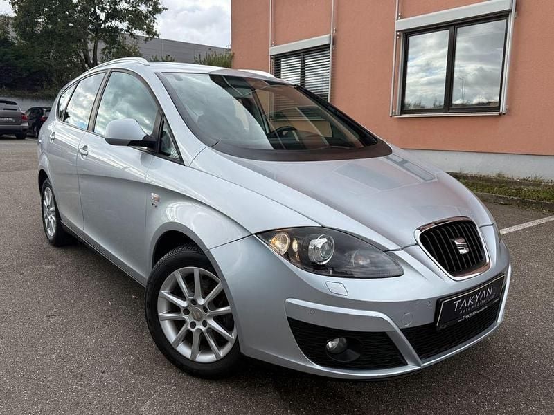 Silber Gebraucht 2010 Seat Altea XL Stylance Van / Kleinbus | 7.590 € (Etwas zu teuer) - Bild 1/4