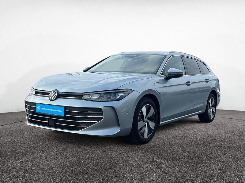 Gebraucht VW Passat 150 PS (110 kW) 2025 Oyster silver metallic Kombi