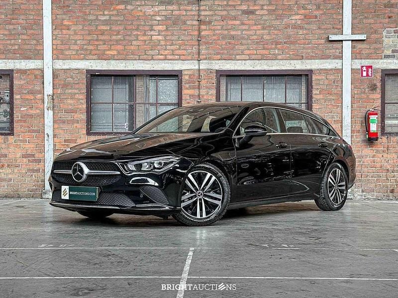 Schwarz Gebraucht 2021 Mercedes CLA200 Shooting Brake Business Kombi | 16.174 € - Bild 1/4