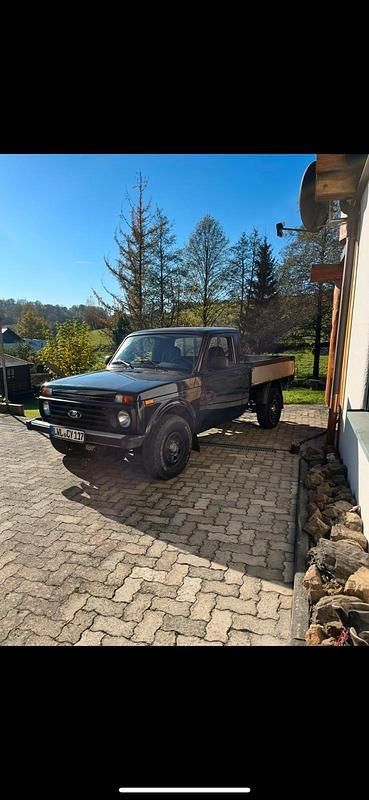 Grün Gebraucht 2017 Lada niva SUV | 13.500 € (Etwas zu teuer) - Bild 1/4