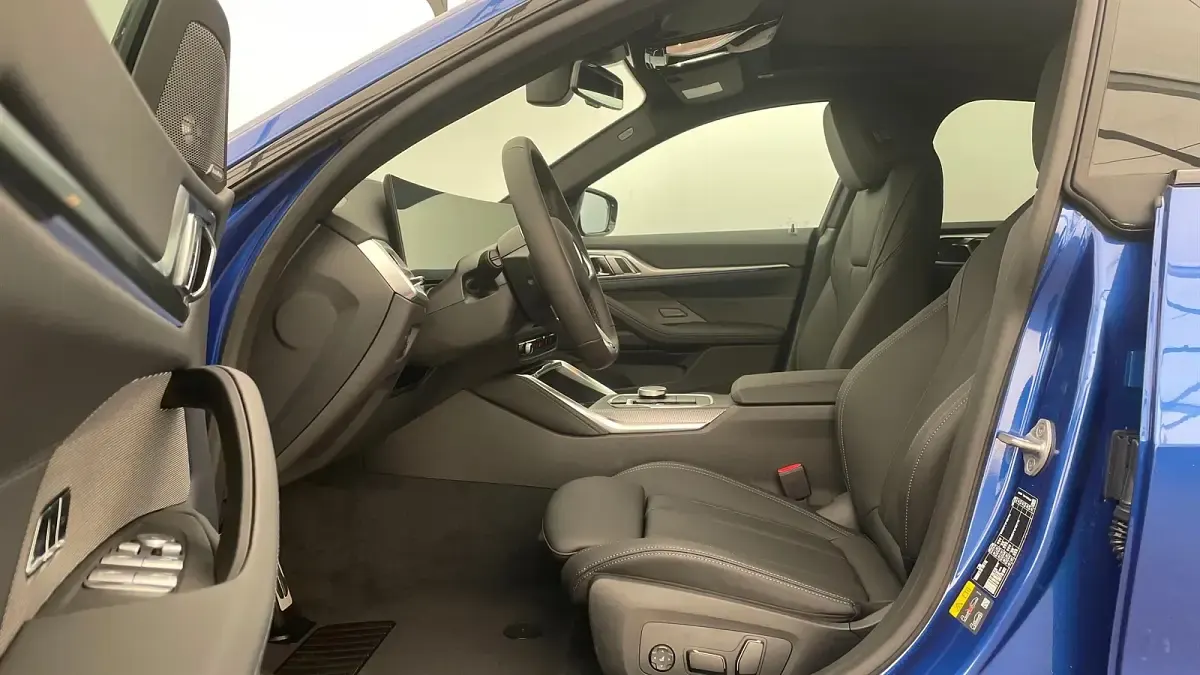 Neu BMW i4 Comfort Edition 250 kW (340 PS) 2026 M portimao blau metallic Limousine