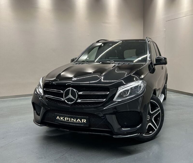 Schwarz obsidianschwarz metallic Gebraucht 2018 Mercedes GLE400 AMG line SUV | 37.500 € (Guter Preis) - Bild 1/4