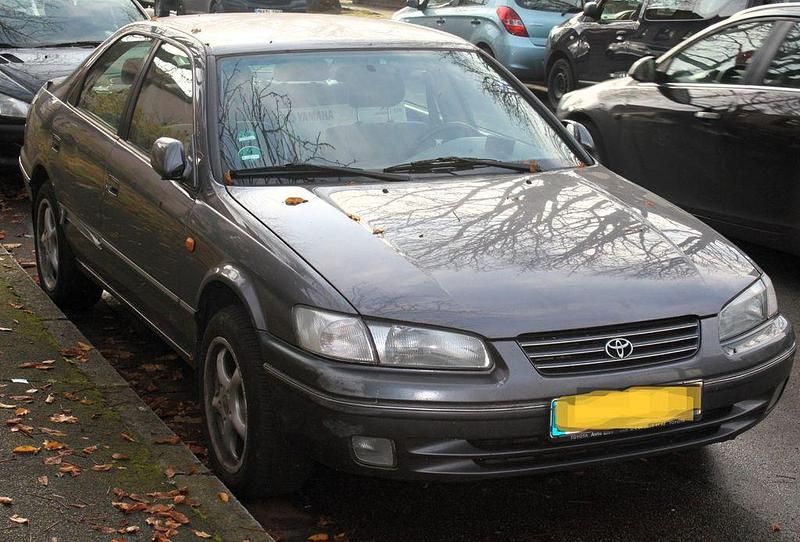 Grau Gebraucht 1998 Toyota Camry Limousine | 1.995 € (Fairer Preis) - Bild 1/4