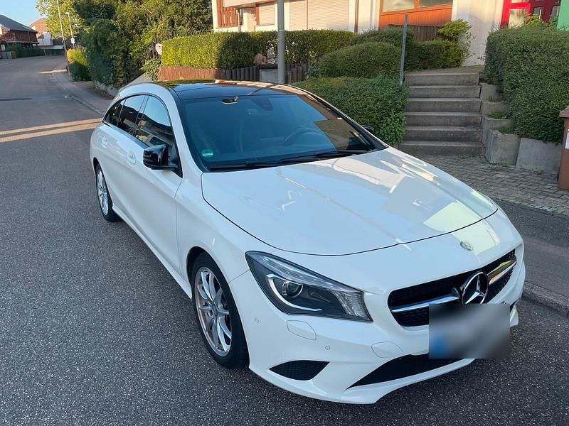 Gebraucht Mercedes CLA180 126 PS (92 kW) 2016 Weiß Limousine
