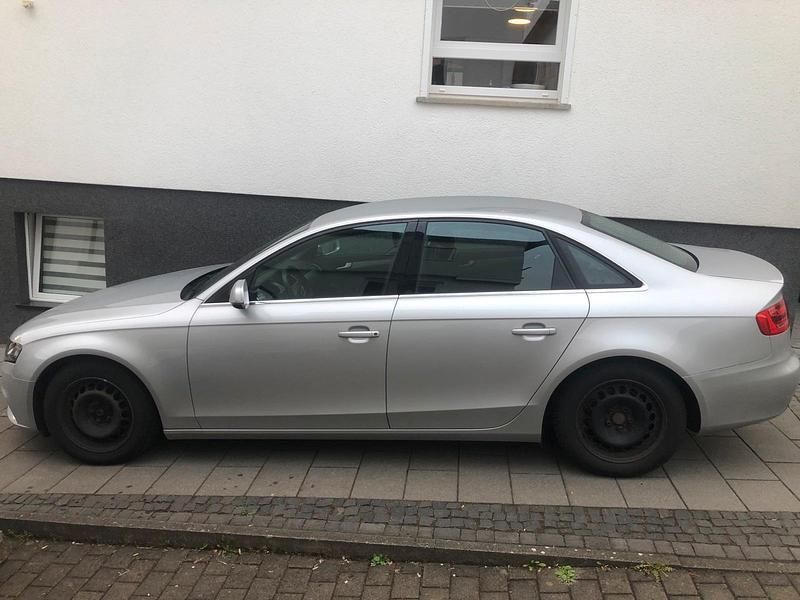 Gebraucht Audi A4 140 PS (102 kW) 2010 Silber Limousine