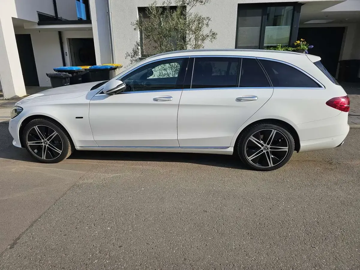 Gebraucht Mercedes C300e 306 PS (225 kW) 2019 Weiß Kombi