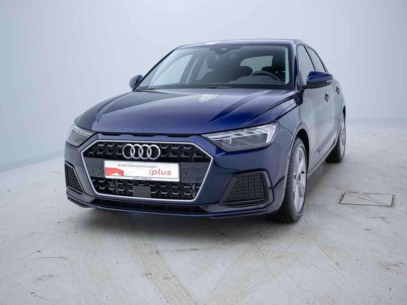Navarrablau metallic Neu 2026 Audi A1 Advanced Plus Limousine | 33.147 € (Guter Preis) - Bild 1/4