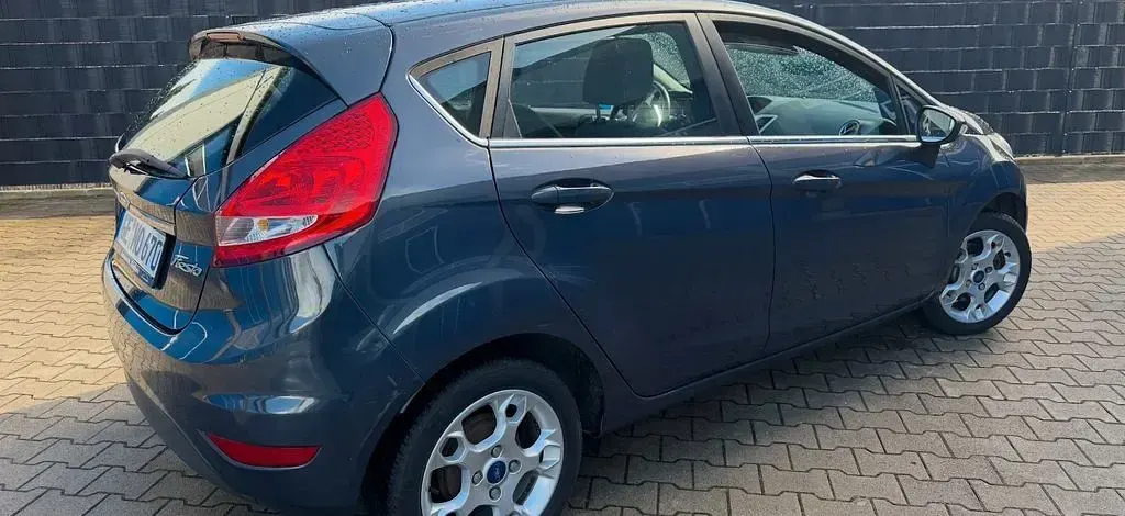 Gebraucht Ford Fiesta Trend 82 PS (60 kW) 2011 Blau Limousine