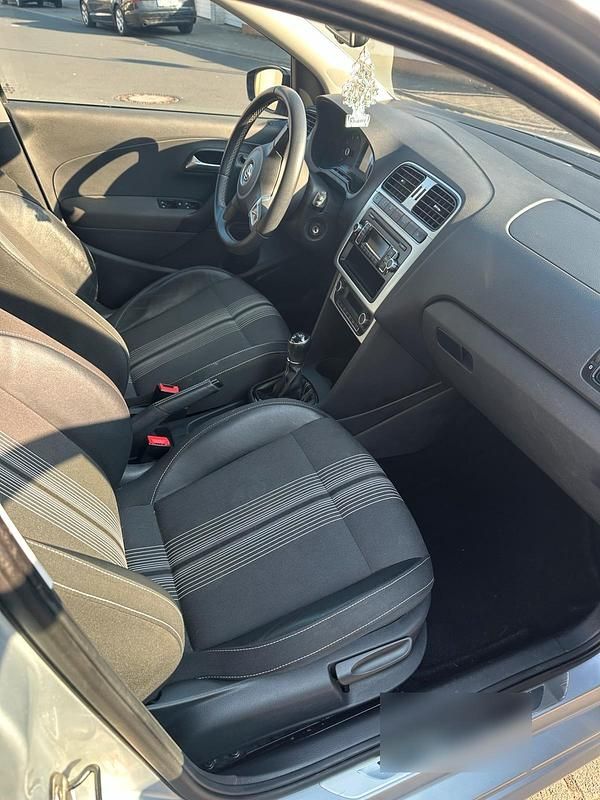 Gebraucht VW Polo Match 69 PS (50 kW) 2013 Silber Kleinwagen