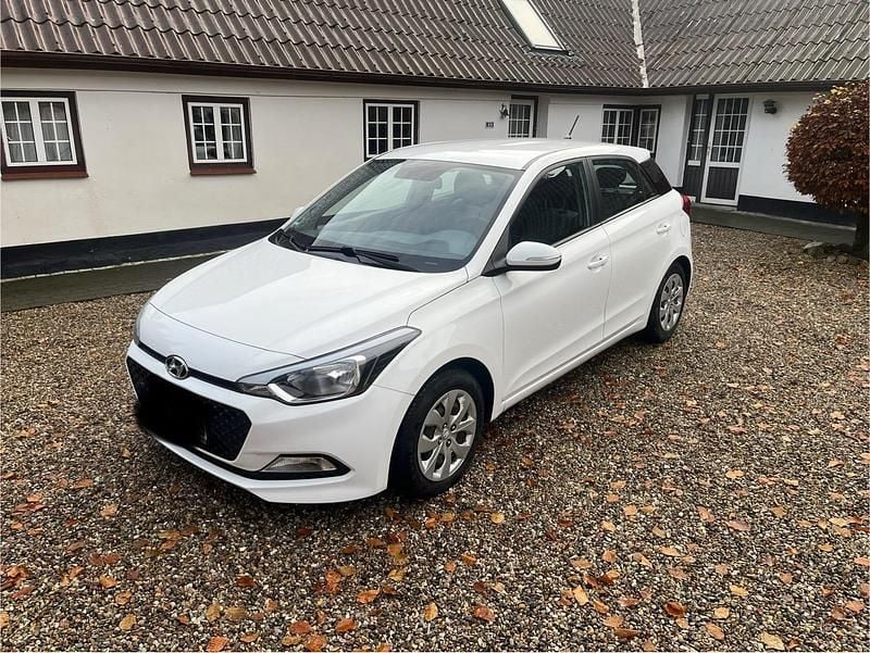 Gebraucht Hyundai i20 75 PS (55 kW) 2017 Weiß Kleinwagen