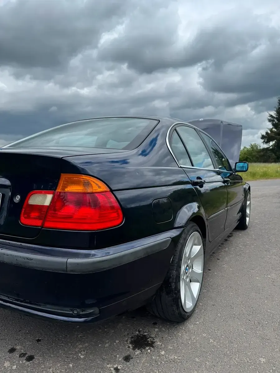 Gebraucht BMW 320 150 PS (110 kW) 1998 Blau Limousine