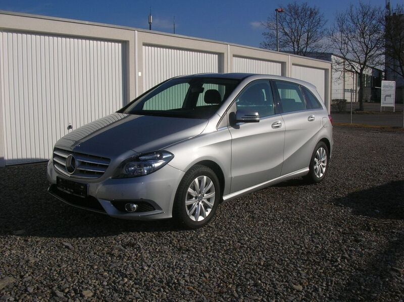 Gebraucht Mercedes B180 109 PS (80 kW) 2014 Silber Van / Kleinbus