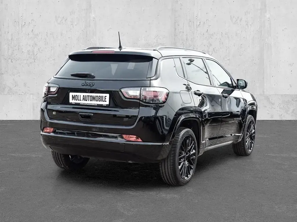 Gebraucht Jeep Compass 131 PS (96 kW) 2024 Schwarz SUV