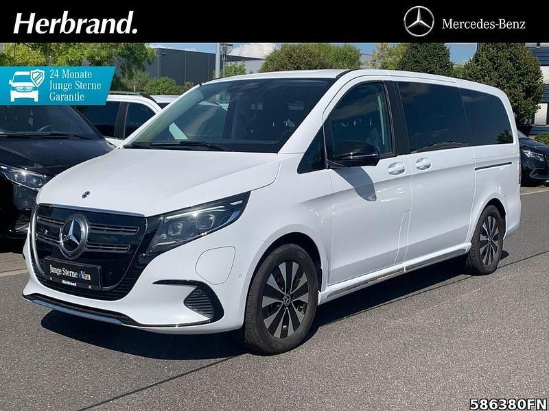 Weiß Gebraucht 2024 Mercedes EQV300 Van / Kleinbus | 56.880 € (Teuer) - Bild 1/4