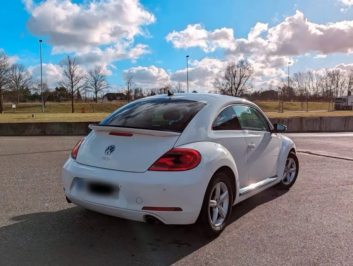 Używany VW Beetle 200 KM (147 kW) 2012 Biały Hatchback