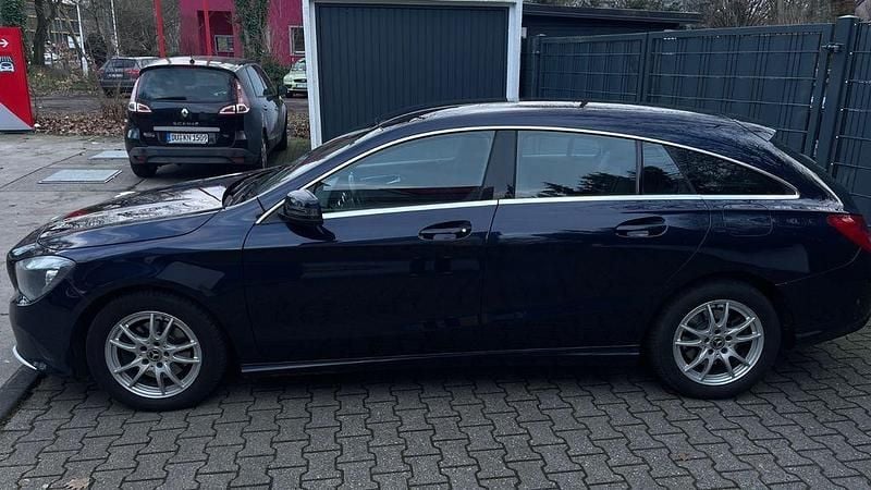 Gebraucht Mercedes CLA180 109 PS (80 kW) 2017 Blau Limousine