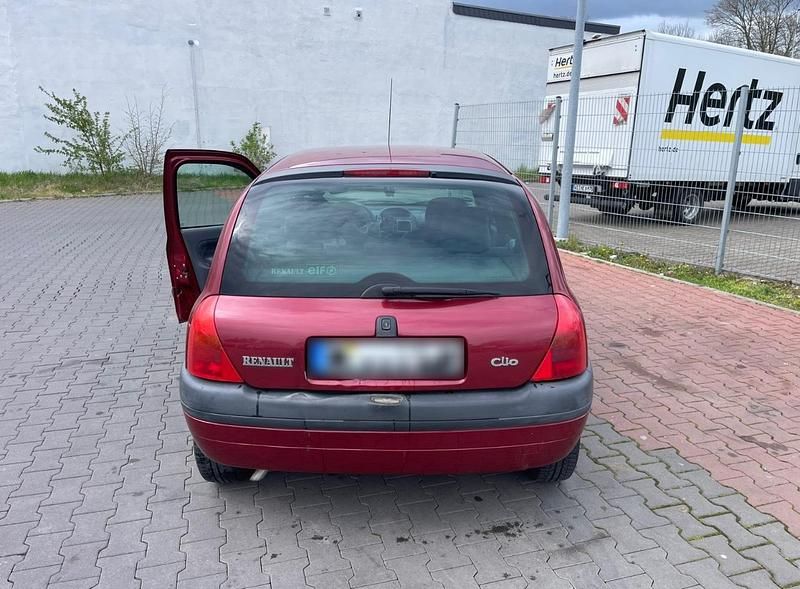 Używany Renault Clio II 75 KM (55 kW) 2000 Hatchback