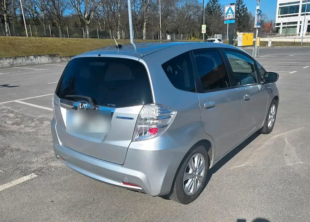 Gebraucht Honda Jazz Hybrid 88 PS (64 kW) 2011 Silber Kleinwagen