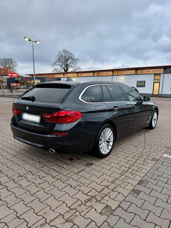 Gebraucht BMW 520 190 PS (139 kW) 2018 Grau Kombi