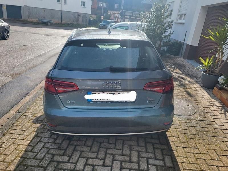 Gebraucht Audi A3 Ambiente 116 PS (85 kW) 2016 Grau Limousine