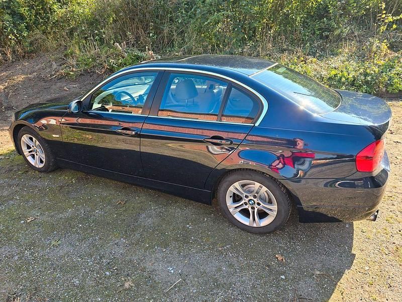 Gebraucht BMW 325 218 PS (160 kW) 2007 Blau Limousine