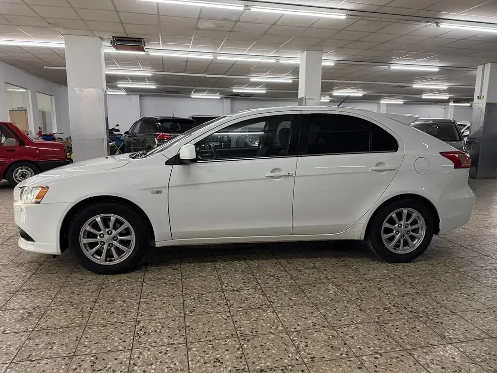 Gebraucht Mitsubishi Lancer Edition 117 PS (86 kW) 2011 Weiß Limousine