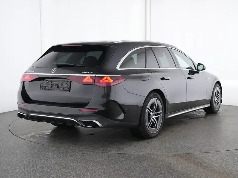 Gebraucht Mercedes E300 AMG 197 PS (144 kW) 2025 Schwarz Limousine