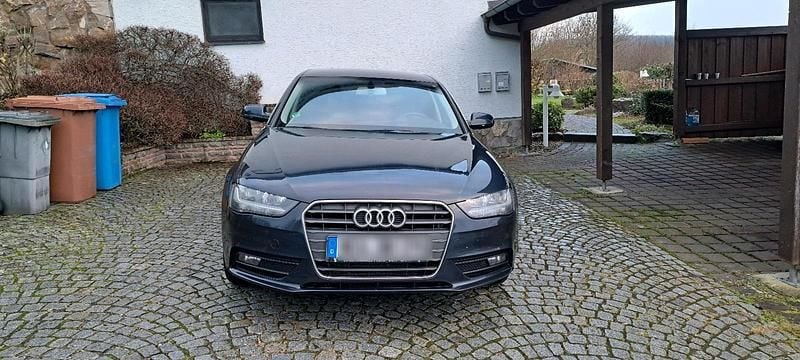 Blau Gebraucht 2012 Audi A4 Limousine | 8.500 € (Fairer Preis) - Bild 1/4