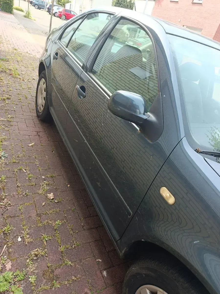 Gebraucht VW Bora Basis 101 PS (74 kW) 1999 Blau Limousine