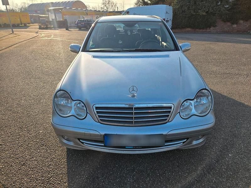Silber Gebraucht 2004 Mercedes C200 Limousine | 2.750 € (Fairer Preis) - Bild 1/4