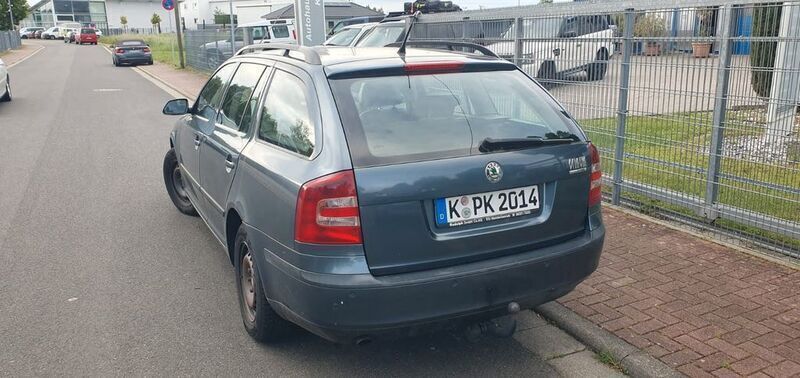 Grau Gebraucht 2006 Skoda Octavia Elegance Kombi | 1.550 € (Teuer) - Bild 1/4