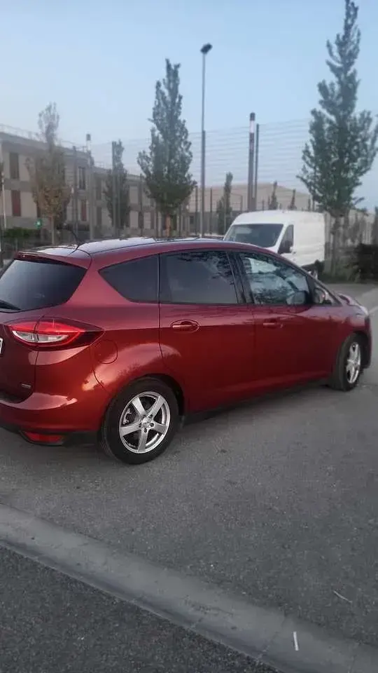 Używany Ford C-MAX Business Edition 125 KM (91 kW) 2016 Czerwony Minivan