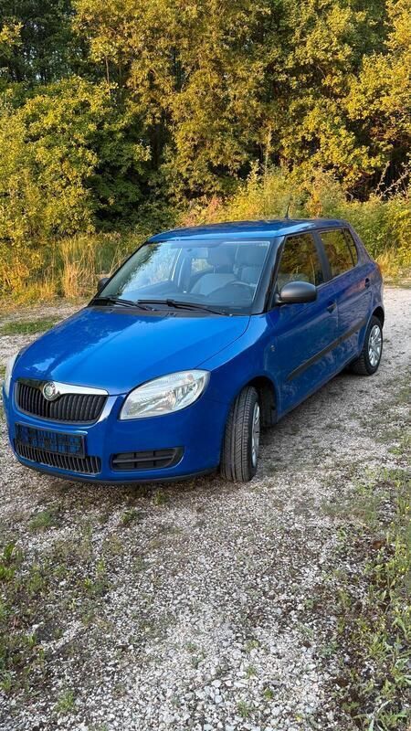 Blau Gebraucht 2009 Skoda Fabia Limousine | 2.499 € (Fairer Preis) - Bild 1/4