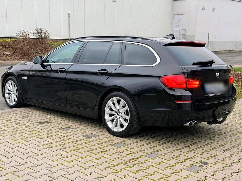 Gebraucht BMW 520 184 PS (135 kW) 2012 Schwarz Kombi