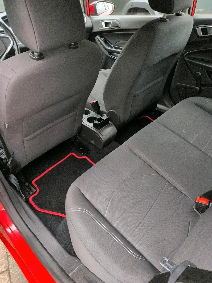 Gebraucht Ford Fiesta 96 PS (70 kW) 2017 Rot Kleinwagen