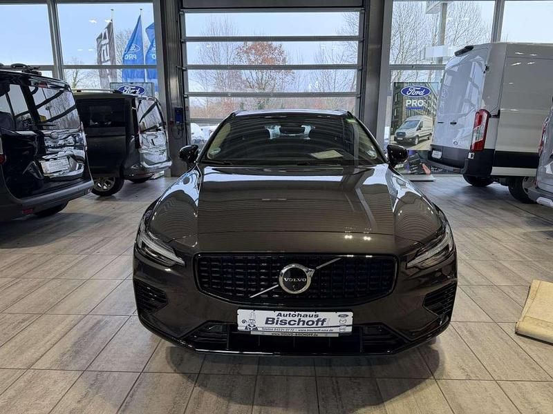 Gebraucht Volvo V60 Plus 349 PS (256 kW) 2025 Platinum grey Kombi