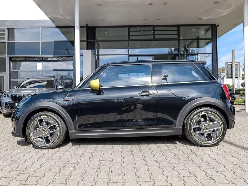 Gebraucht Mini Cooper SE 75 kW (102 PS) 2023 Schwarz Kleinwagen