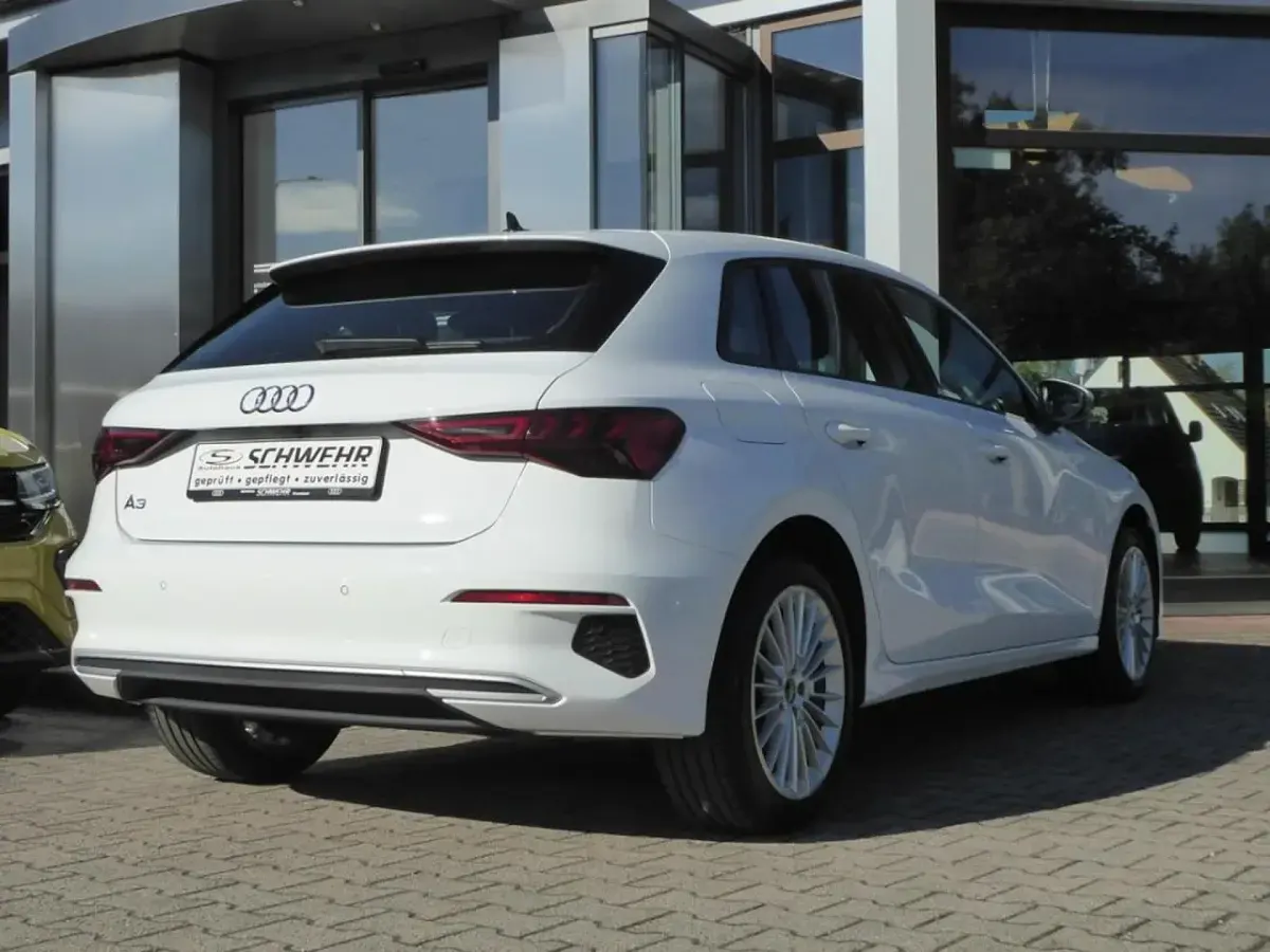 Gebraucht Audi A3 Advanced Plus 150 PS (110 kW) 2023 Weiß Limousine