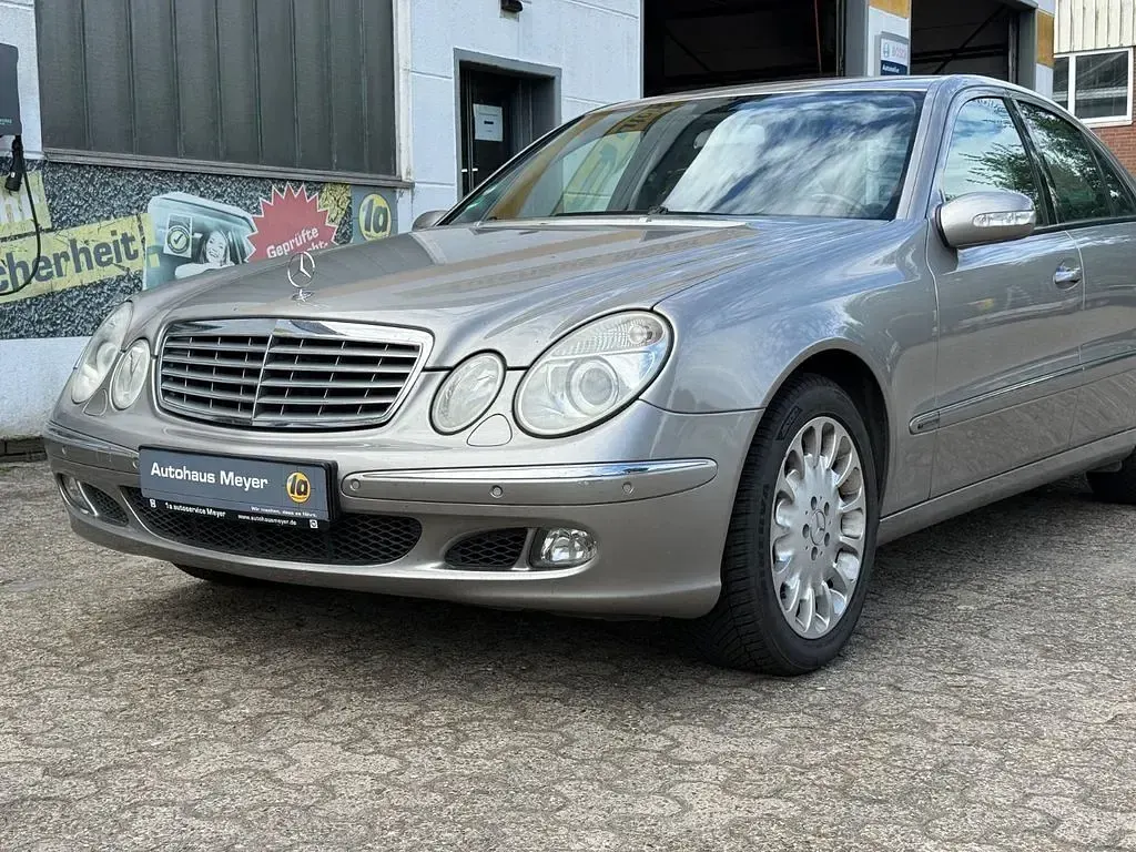 Gebraucht Mercedes E350 272 PS (200 kW) 2005 Cubanitsilber (metallic) Limousine