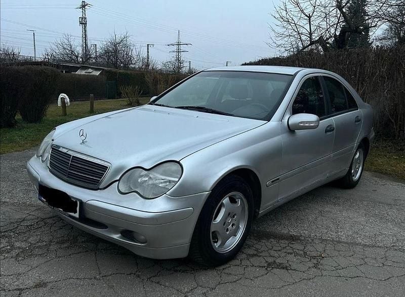 Silber Gebraucht 2000 Mercedes C220 Classic Limousine | 2.500 € (Fairer Preis) - Bild 1/4