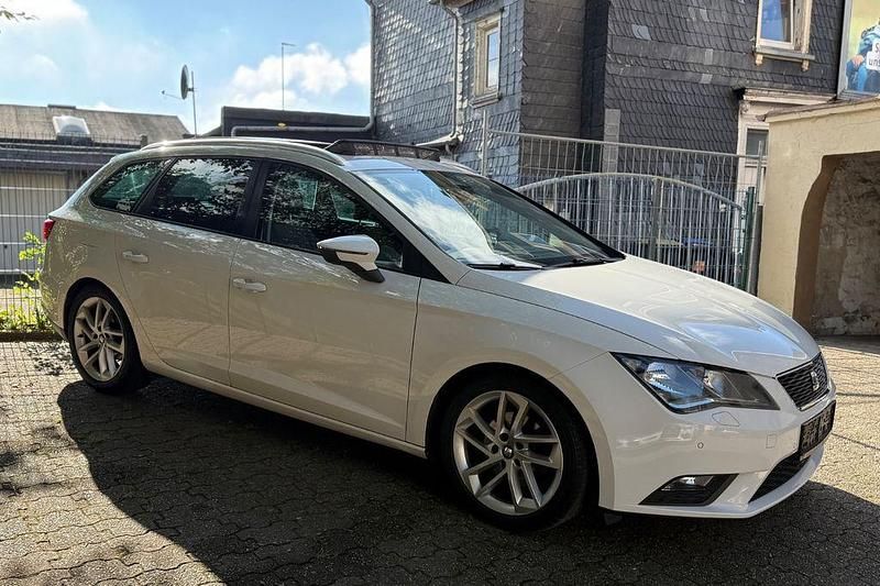 Weiß Gebraucht 2014 Seat Leon ST Style Kombi | 8.900 € (Fairer Preis) - Bild 1/4
