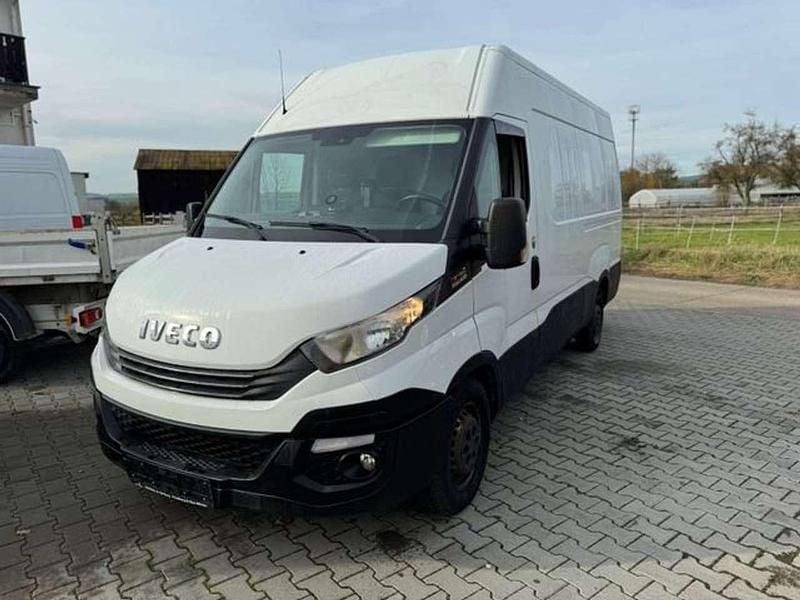 Gebraucht Iveco Daily 156 PS (114 kW) 2018 White ic 194 Van / Kleinbus