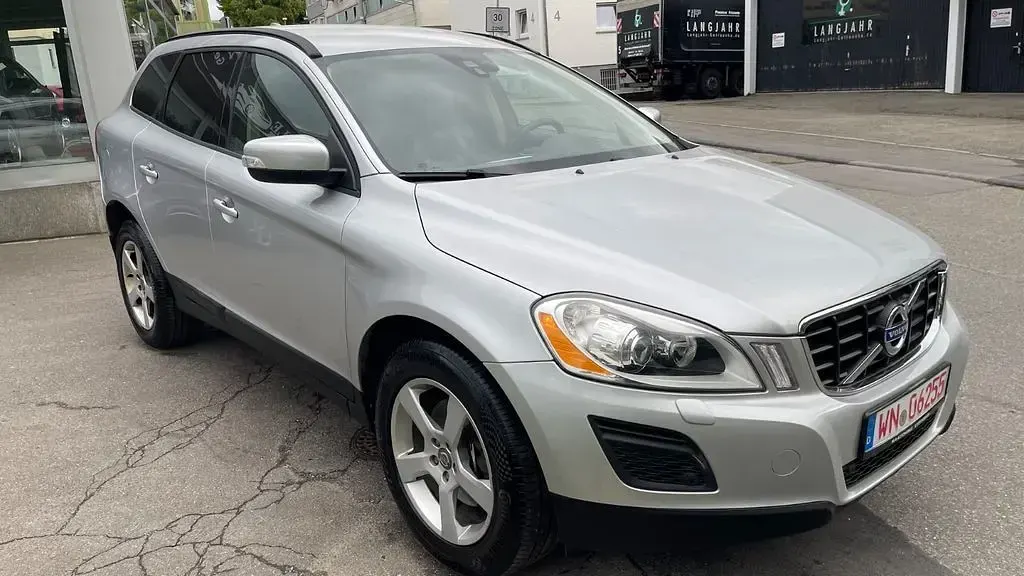 Gebraucht Volvo XC60 Kinetic 232 PS (170 kW) 2011 Silber SUV