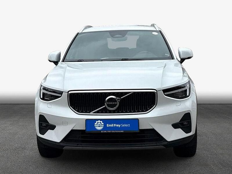 Gebraucht Volvo XC40 Core 163 PS (119 kW) 2024 Crystal weißperleffekt SUV
