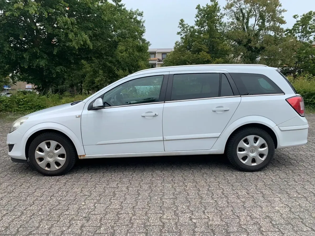Gebraucht Opel Astra 116 PS (85 kW) 2008 Weiß Kombi