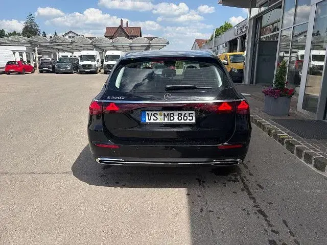 Gebraucht Mercedes E220 197 PS (144 kW) 2026