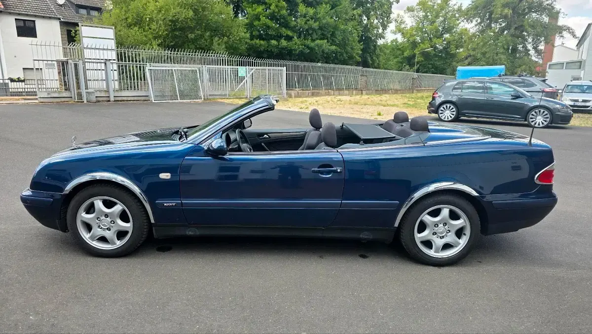Gebraucht Mercedes CLK200 136 PS (100 kW) 1999 Blau Cabrio